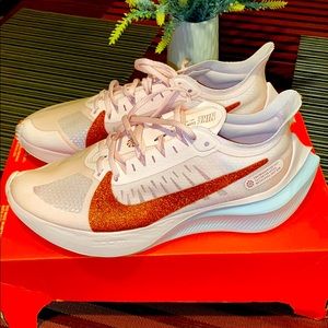 Brand new Nike Zoom Gravity size 8